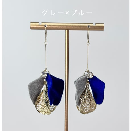 スウェード花びら&ゴールド透かしリーフ