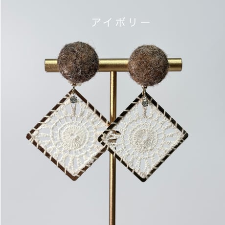 フェルト×ニット刺繍スクエア