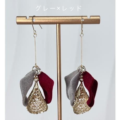 スウェード花びら&ゴールド透かしリーフ