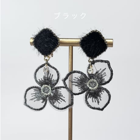 ゴールドフレームファー×フラワー透かし刺繍