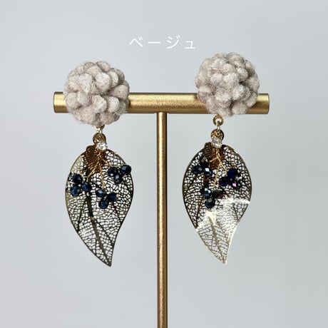 フェルトフラワー×木の実付き透かしリーフ