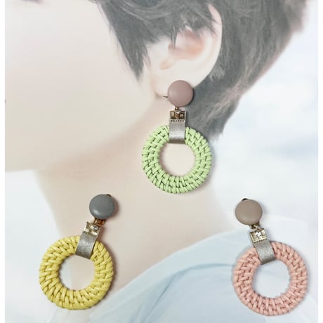 ゴ－ルド革×パステルカラーringラタン（レザ－留め具付）
