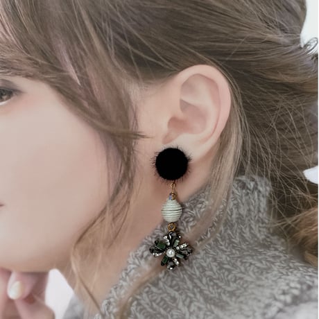 くるみファー×パールビジューフラワー
