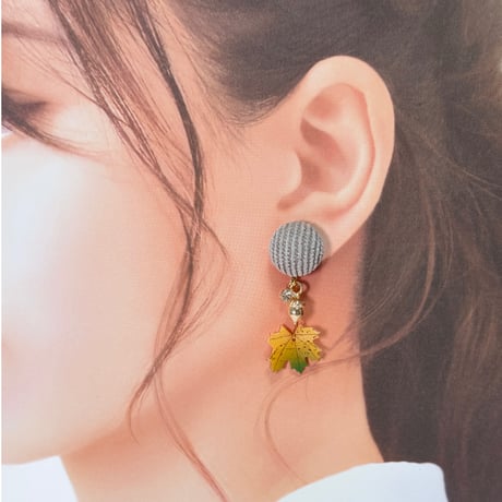コーデュロイ×miniどんぐり付きアクリルもみじ