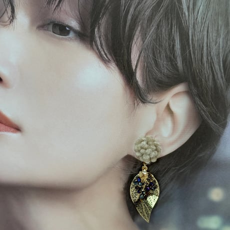 フェルトフラワー×木の実付き透かしリーフ