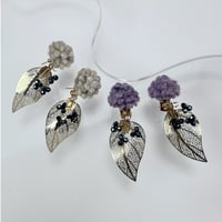 フェルトフラワー×木の実付き透かしリーフ