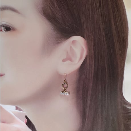 アシンメトリー小粒パール×オーバルライン
