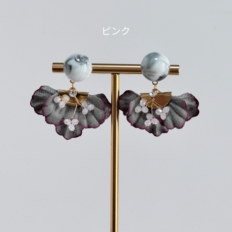 大理石風レジン×ふんわり花びら（ビーズ付き）