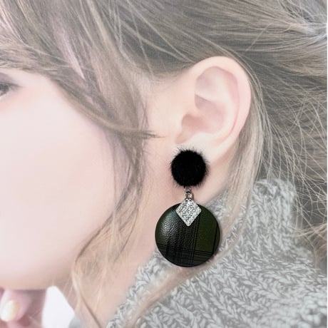 くるみファー×チェック柄ラウンドレザー