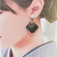 パール×ビジュー付きスクエアレザー