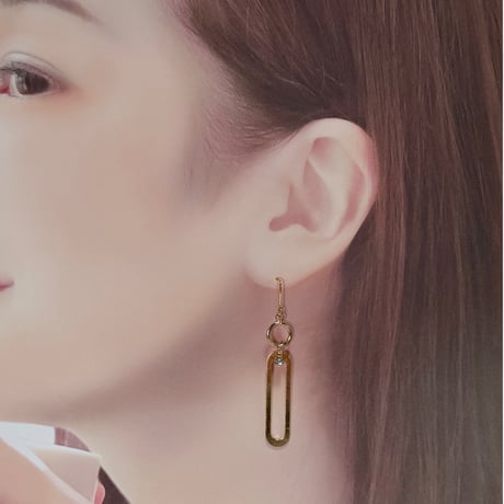 アシンメトリー小粒パール×オーバルライン