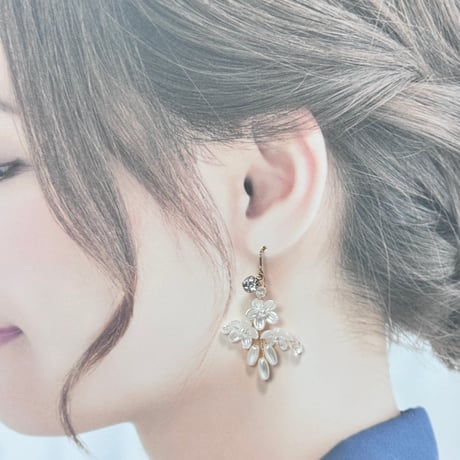 ラインスト－ン付き小花パール
