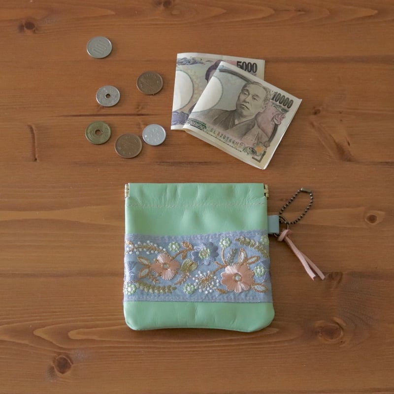 ミントグリーン星刺繍ポーチ お星さまとモササウルス 刺繍 ポーチ ポーチ mame.pii 通販