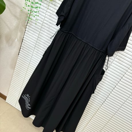 2606-1070】A'lmarl】黒◇接触冷感 異素材切替ワンピ税込7490