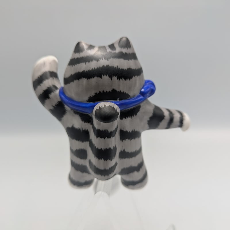 薬師窯 自立しないやんちゃ猫 サバとら 招き猫 サバトラ | よしつねの