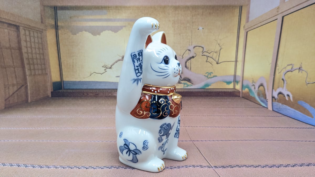 招き猫 縁起物 染錦開運招福招き猫 手長右手上げ 4.5号 置物 | よし