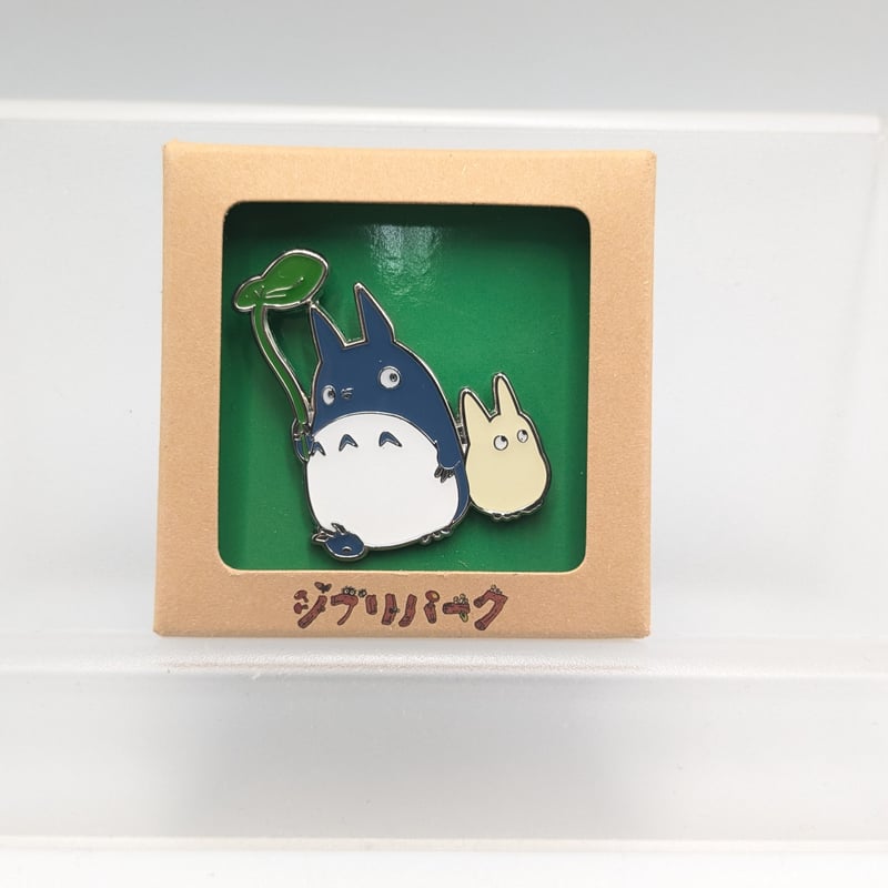 ジブリパーク限定　トトロ ピンバッジセット　ピンバッチ　額縁　美品 ジブリパーク限定 ピンバッジ 2種セット となりのトトロ 大トトロ傘 中