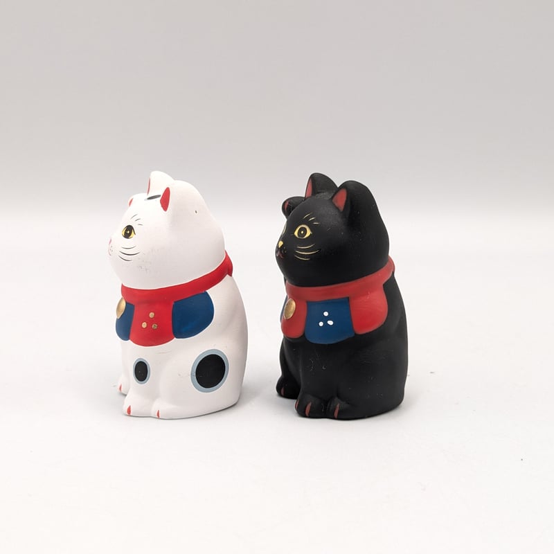 縁起物 招き猫 福づくし 置物 ペア 2点セット 白猫 黒猫 陶器製