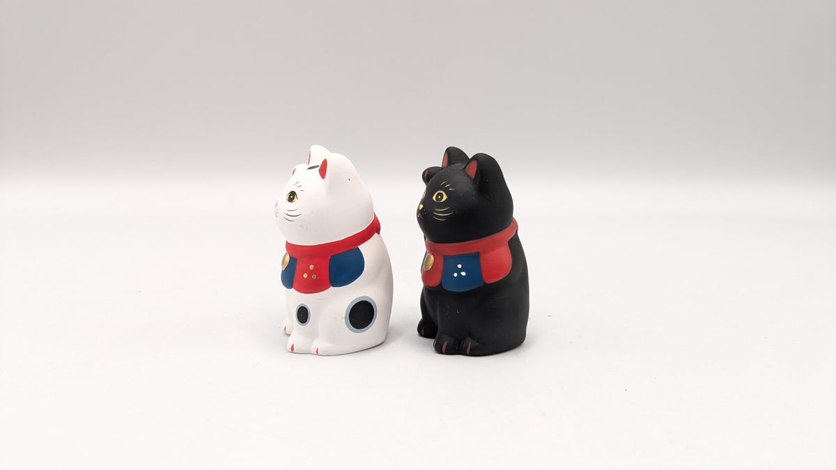 縁起物 招き猫 福づくし 置物 ペア 2点セット 白猫 黒猫 陶器製