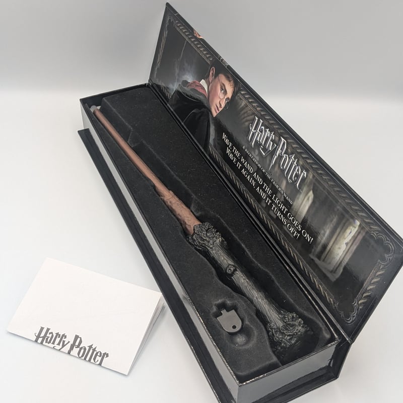 海外製品 ハリーポッター ギミック付き 光る魔法の杖 ハリー 海外製品 ハリーポッター ギミック付き 光る魔法の杖 ハリー