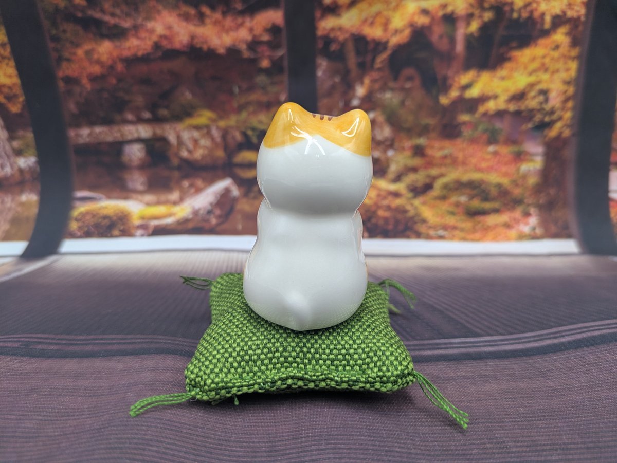 縁起物 招き猫 彩絵玉もち招き猫 満願成就 座布団付き 薬師窯 しあわせ