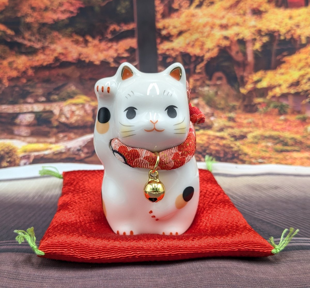 招き猫 縁起物 彩絵ふく福招き猫 右手上げ 白 小 置物 | よしつねの