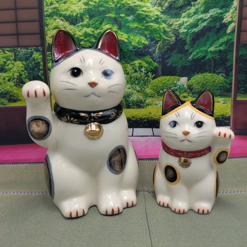 招き猫 陶彩菊花招き猫 緑右手上げ大 赤左手上げ小 2種セット 薬師窯