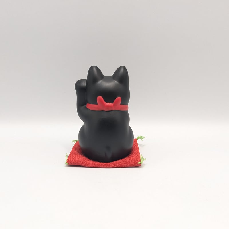 縁起物 福まねき猫 招き猫 置物 黒猫 左手上げ 座布団付き 小 開運
