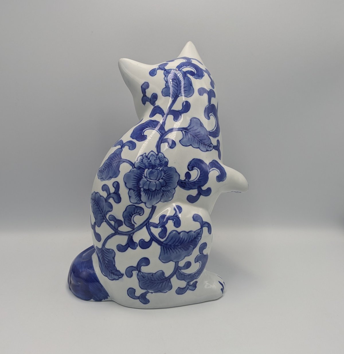 招き猫 陶器製 開運招福 染付 花文 縁起物 置物 インテリア