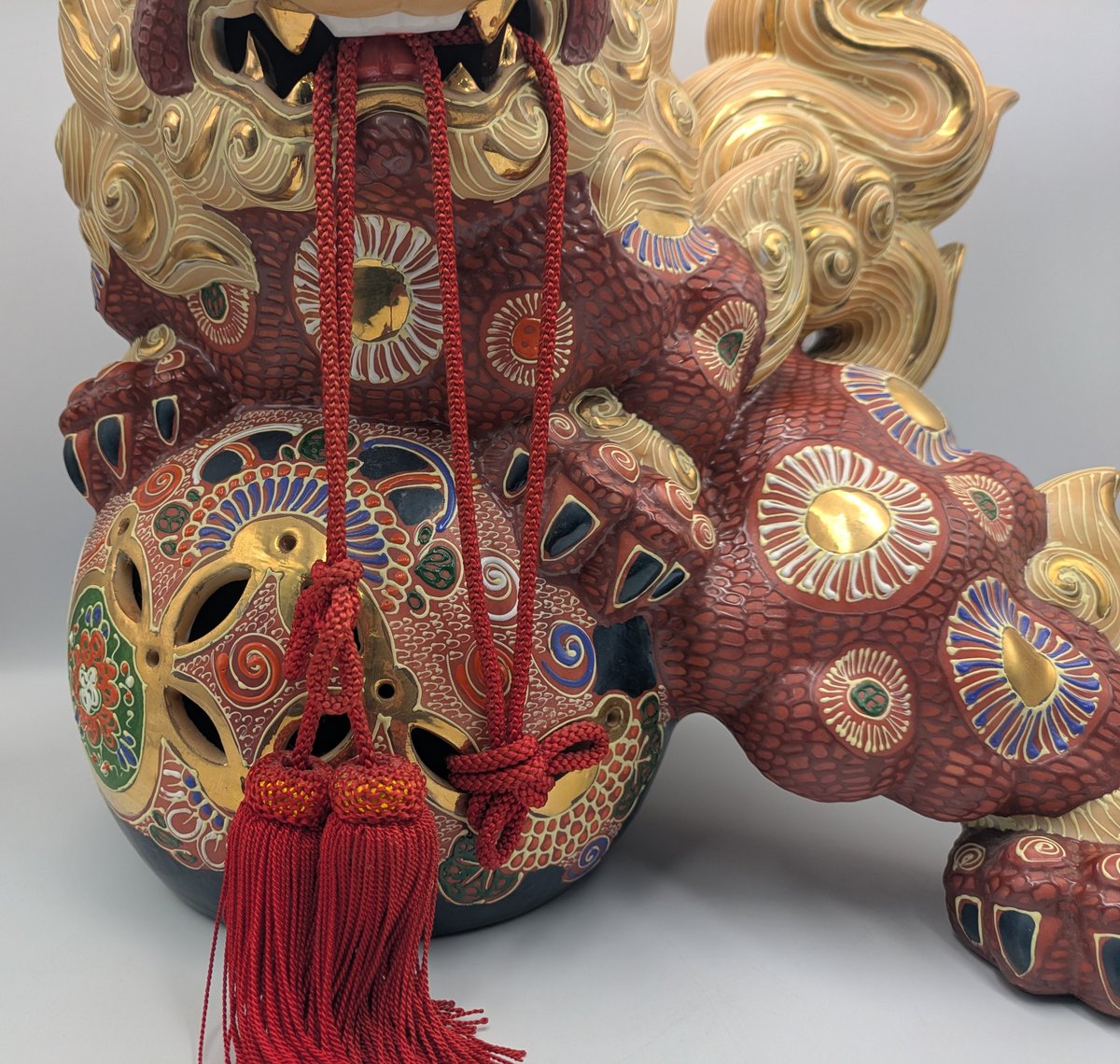 2493 九谷焼 玉乗り獅子 狛犬 シーサー 置物 開運 魔除け 縁起物 骨董品 九谷焼 骨董 民芸品 宝獅子 魔除け獅子 縁起物 獅子 狛犬 置物
