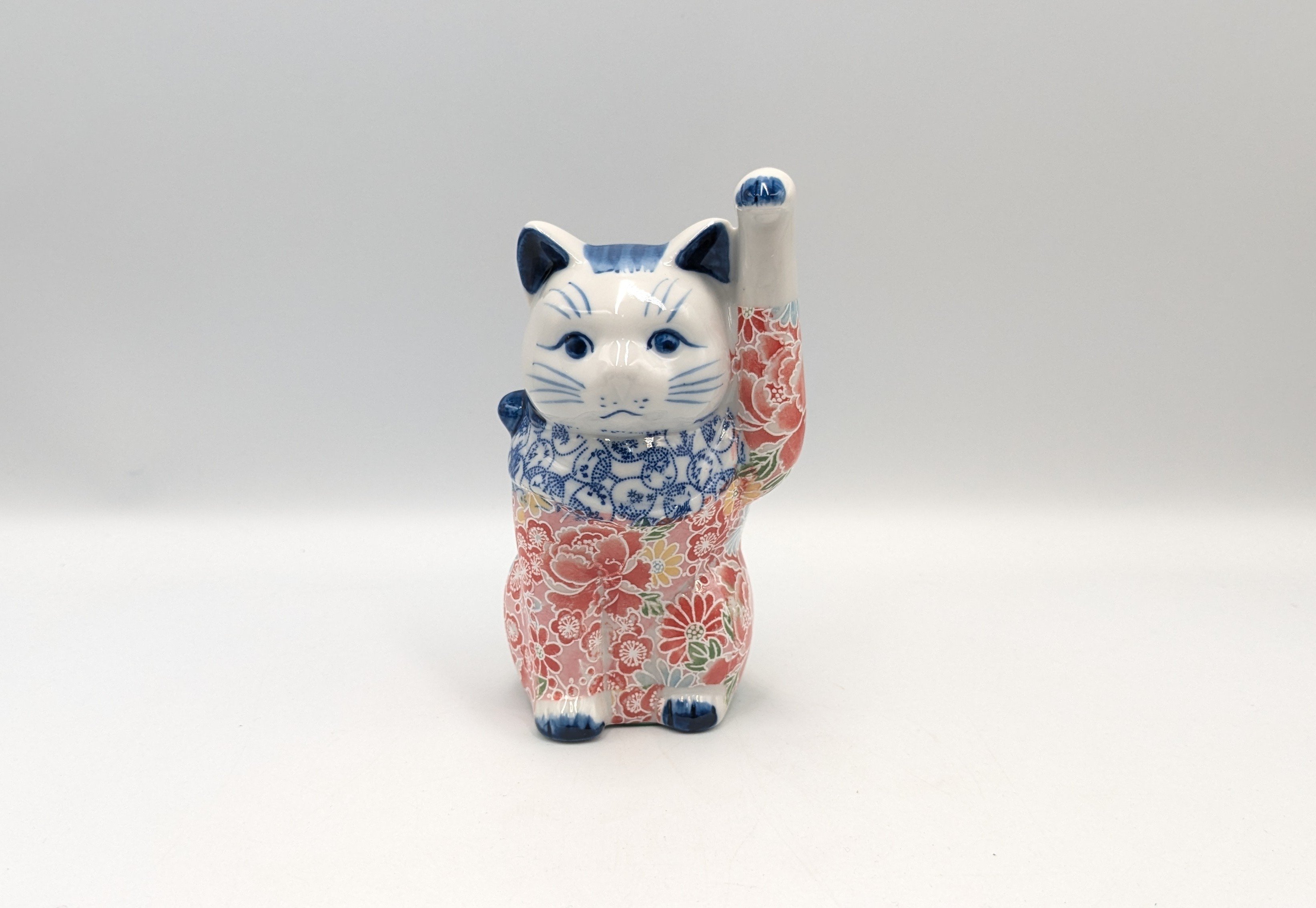 縁起物 招き猫 置物 陶器 華やか 花柄 唐草 染付 左手上げ 千客万来 魔