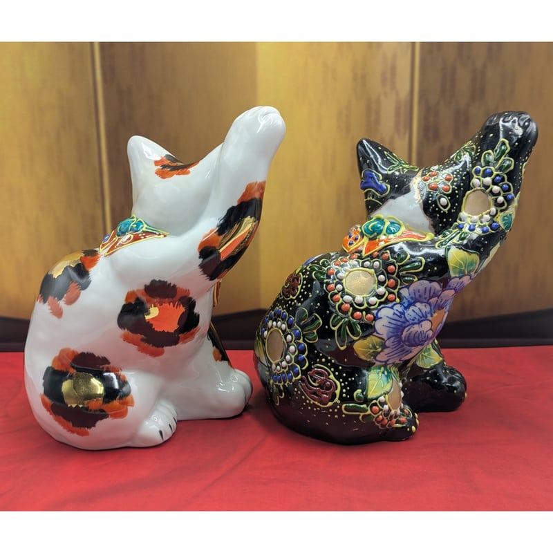 九谷焼 招き猫 5.5号 横座招き猫 黒盛花と蝶 金三毛 2種セット 縁起物