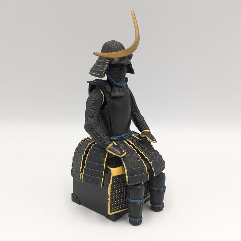 戦国武将　甲冑　鎧兜　置物　フィギュア Amazon.co.jp: 戦国武将甲冑フィギュア 真鍮 置物・五月人形 鎧