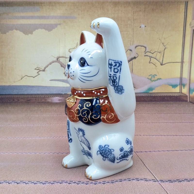 招き猫 縁起物 染錦開運招福招き猫 手長左手上げ 4.5号 置物 | よし