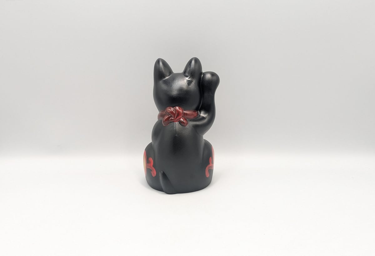 縁起物 黒招き猫 置物 陶器 黒 右手上げ 福 吉 宝 魔除け 厄除け 開運