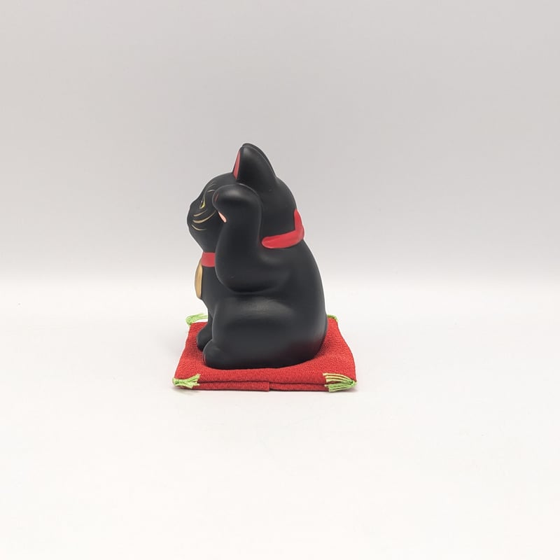縁起物 福まねき猫 招き猫 置物 黒猫 左手上げ 座布団付き 小 開運