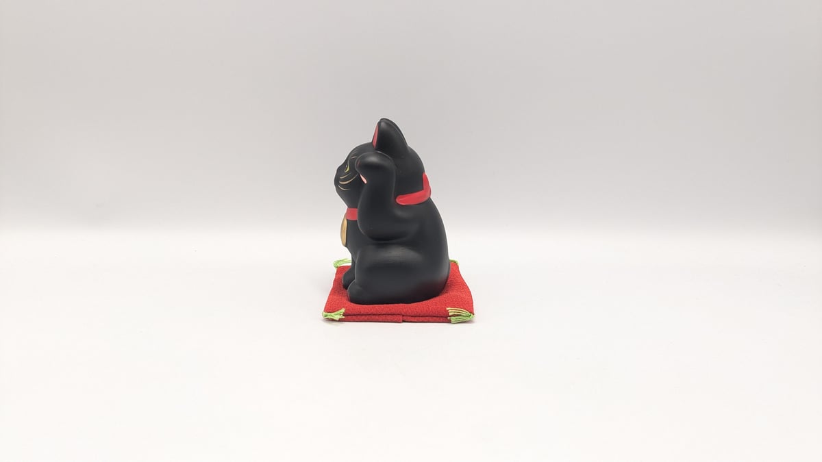 縁起物 福まねき猫 招き猫 置物 黒猫 左手上げ 座布団付き 小 開運