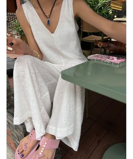 sleeveless embroidery jumpsuit　FL2384