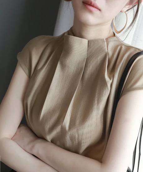 high neck tuck blouse beige　FL3657