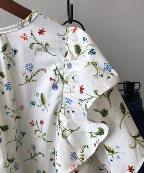 ruffle puff sleeve floral blouse　FL3382