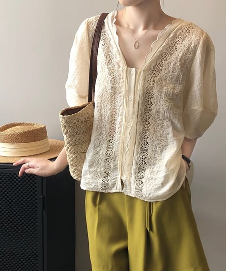 embroidery lace v-neck shirt　FL2164