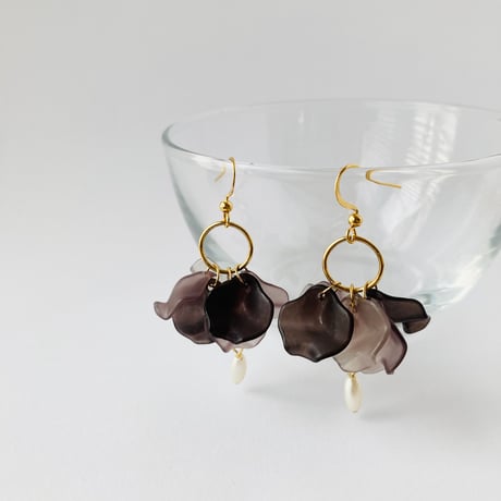 再販32 オルテガ タッセル リボン ネイティブ 白 黒 ピアス イヤリング