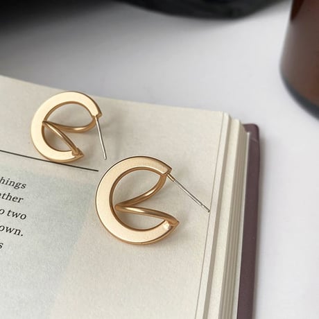gold circle pierce　un1261