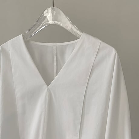 feminine v-neck blouse　un1089