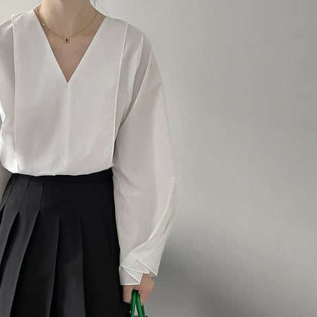feminine v-neck blouse　un1089
