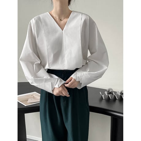 feminine v-neck blouse　un1089