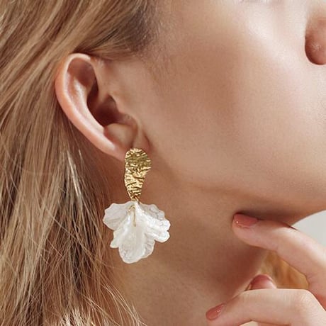 white acrylic pierce　un1257