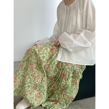 lace detail soft blouse　/2color  un1955
