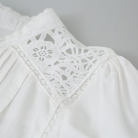 lace pintuck blouse　un1784