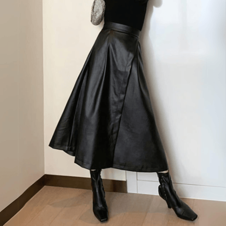 long slit PU leather skirt　un1374